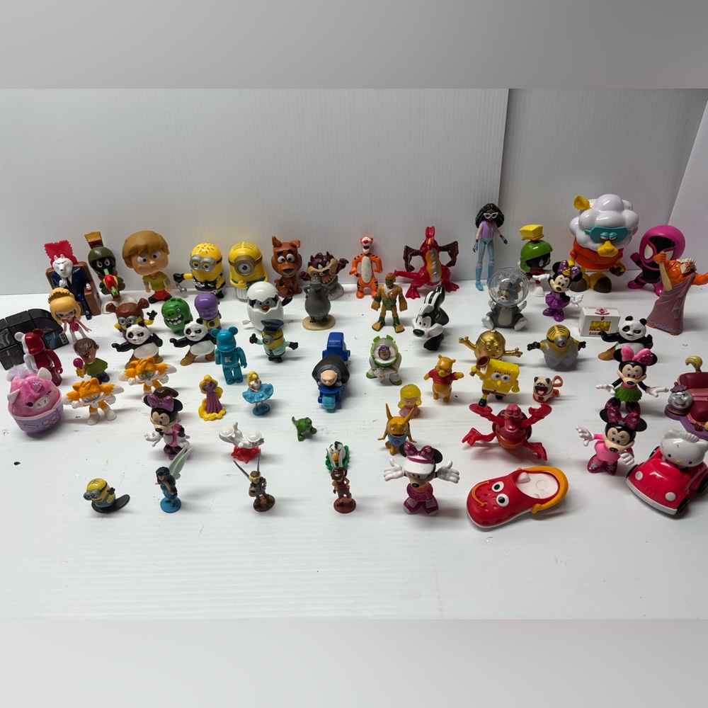 Vintage Disney Pixar Figure Lot ~75 Toys – Minions Mini Mouse Toys Story, Winnie